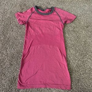 LULULEMON Tshirt!!!! Size 2 or 4 (can’t remmeber)
